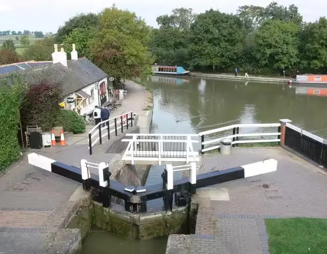 foxton locks image